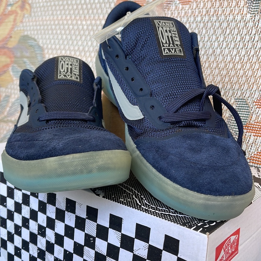 Vans WMNS Ave
Dress Blues/Drizzle
VNOA5JIBWKN
Sneakers - athletic shoes - Picture 8 of 16
